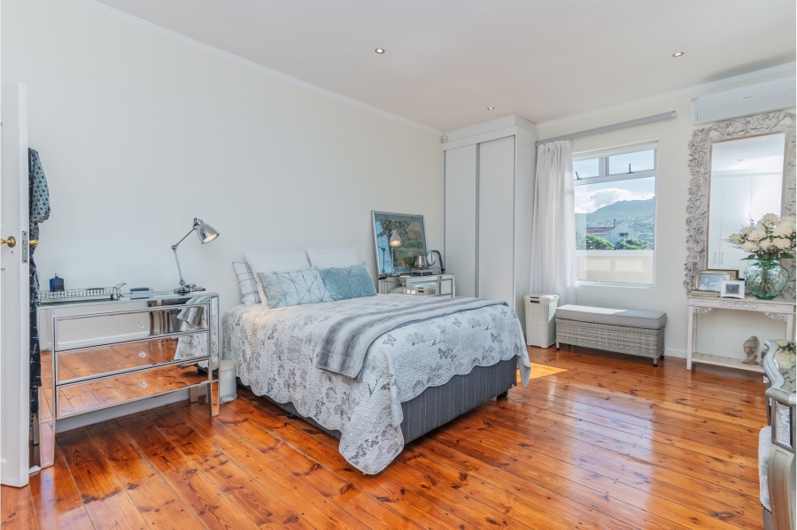 3 Bedroom Property for Sale in Cairnside Western Cape